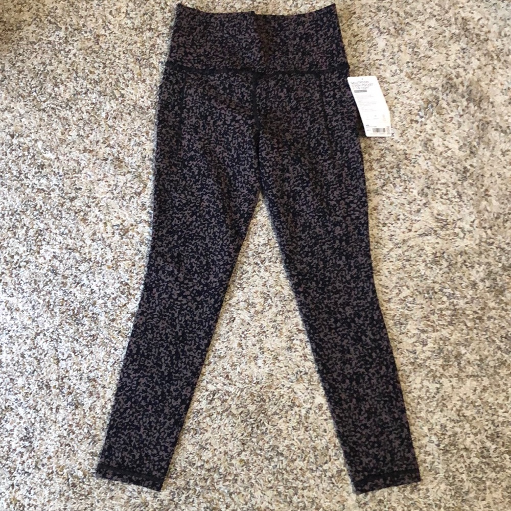 Athleta Salutation Stash Pocket II 7/8 Tight